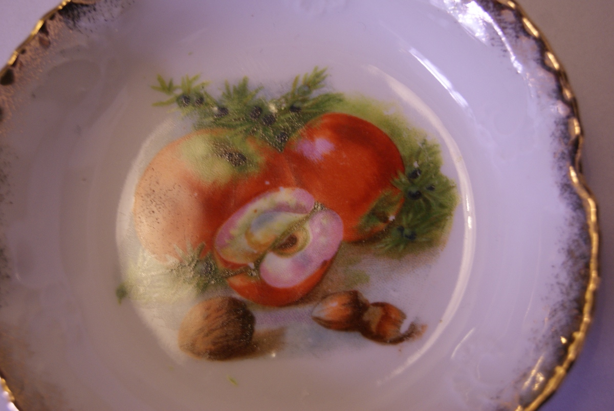 Parowa (Tiefenfurt) bowl with apples, walnuts and hazelnuts