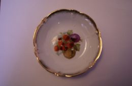 Parowa (Tiefenfurt) bowl with pear, strawberries and plum