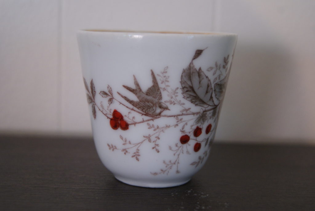 Porsgrund kaffekopp med fugl på rogn - blader, blomster og røde frukter