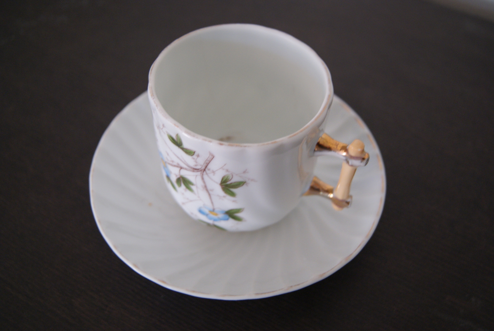 Porsgrund coffee cup with blue flowers, leaves and with handle like a stick
