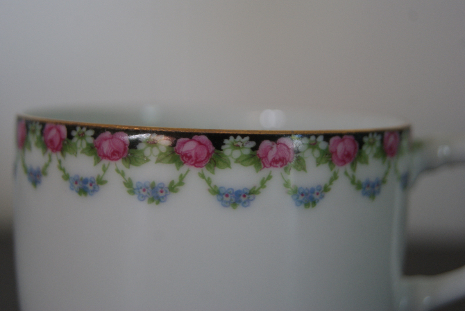 Porsgrund cup flowers on black band with leaves and garlands