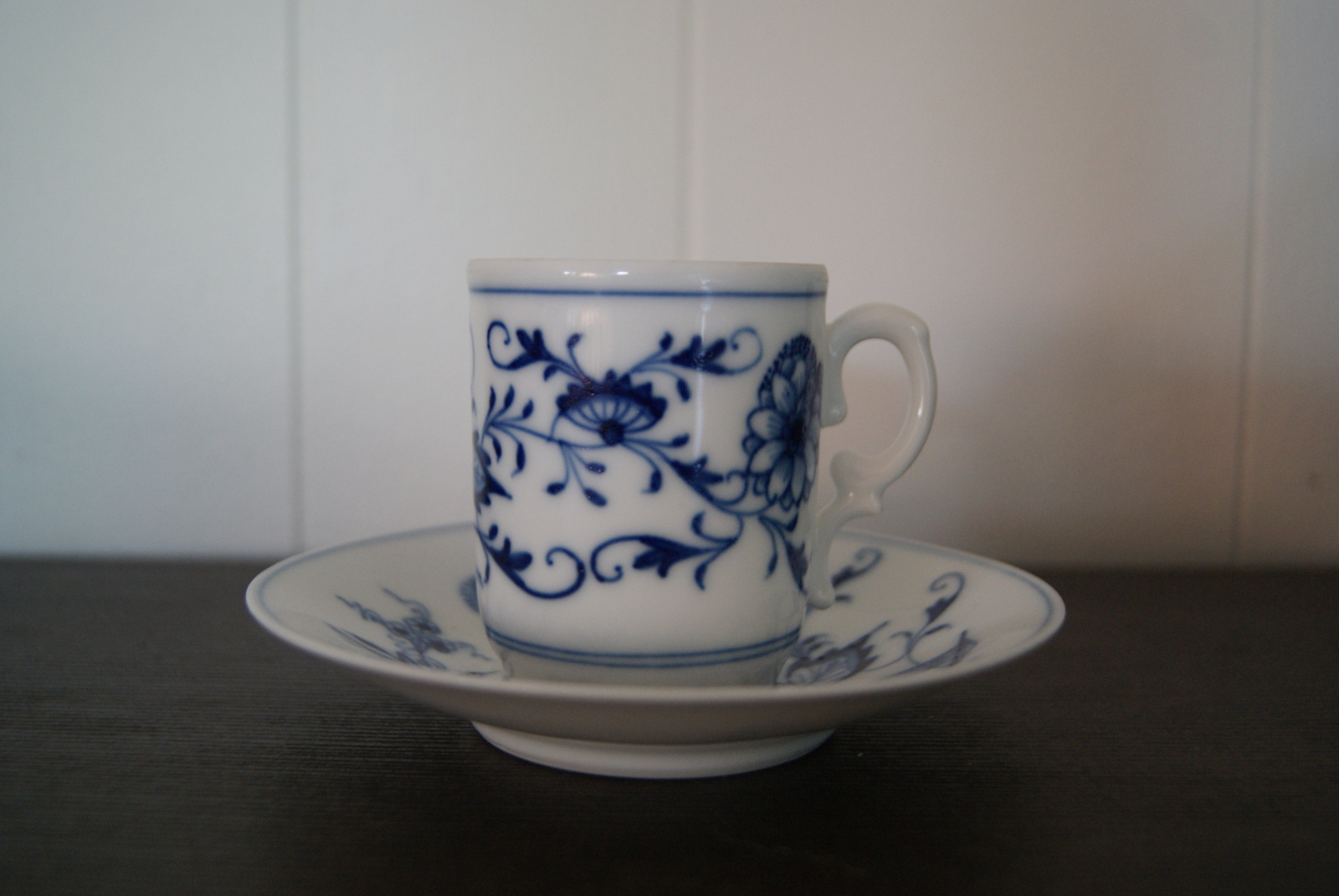 Porsgrund cup with saucer blue onion (løkmønsteret)