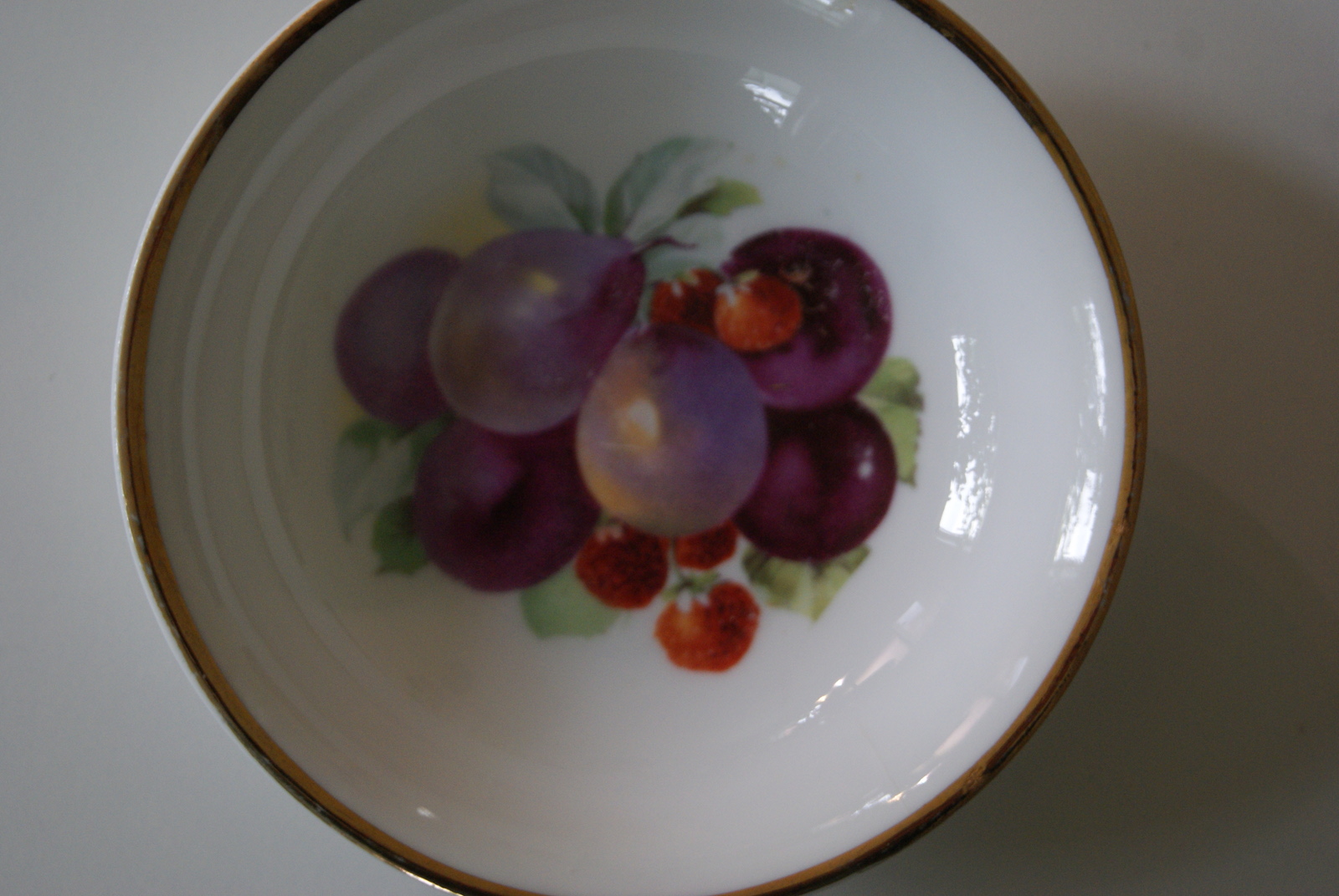 Porsgrund dessert bowl with fruits - plums and strawberries