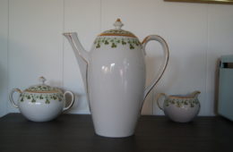 Stanowitz near Striegau coffee pot with green and gold clover