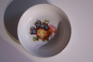 Waldenburg - Altwasser bowl with apples and grapes 1930