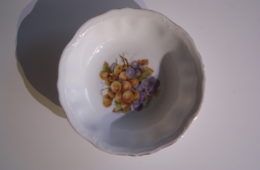 Waldenburg - Altwasser bowl with grapes and relief 1927