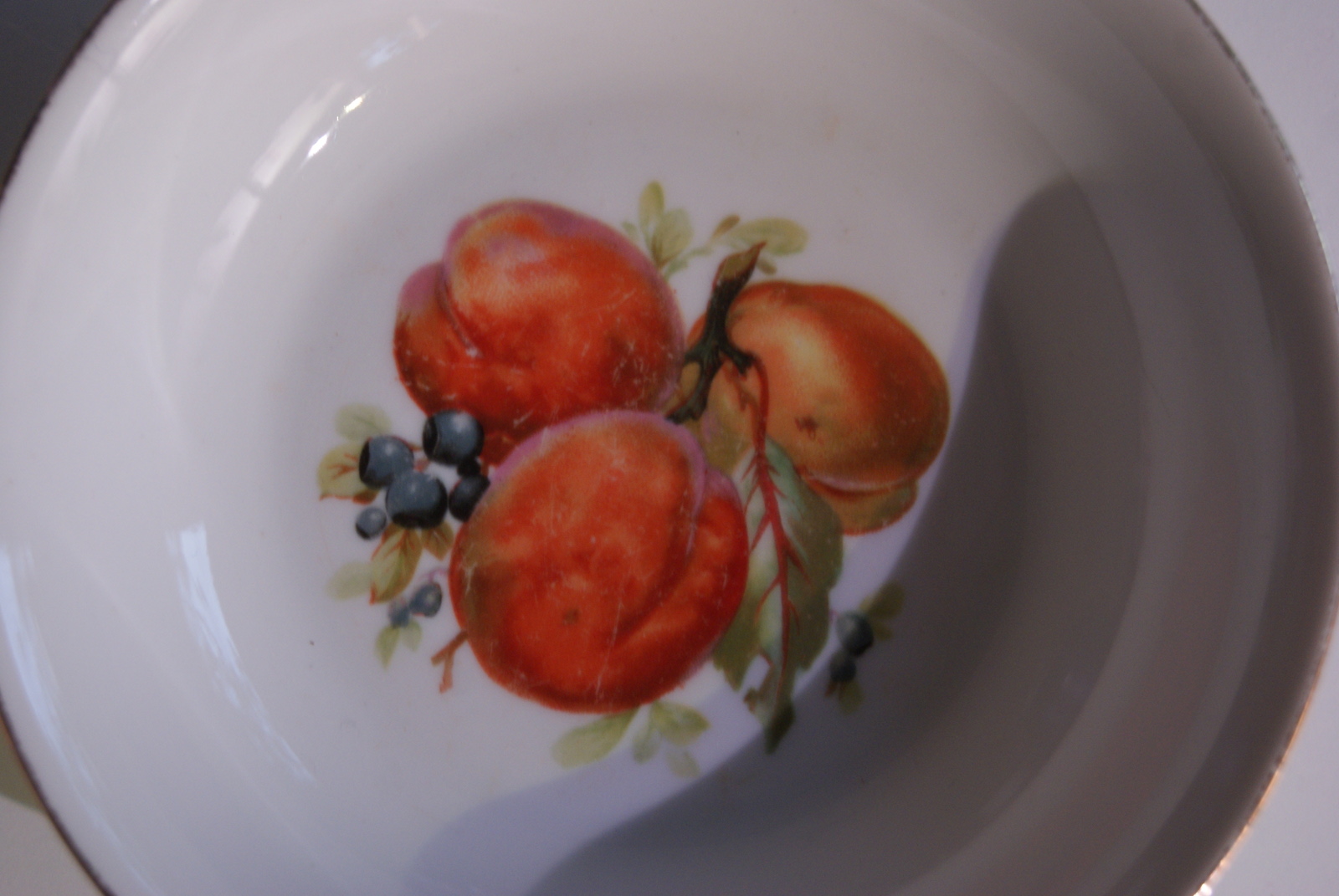 Waldenburg - Altwasser dessertskål med fersken og blåbær fra 1930