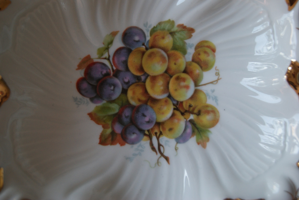 Waldenburg - Altwasser dish with grapes and golden decor