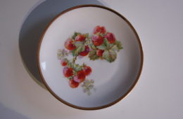 Waldenburg - Altwasser plate with strawberries 1927 and 1928