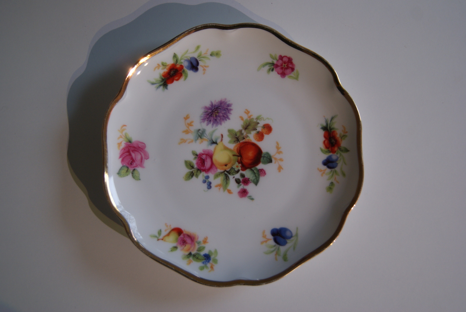 Waldenburg plate with fruits and flowers