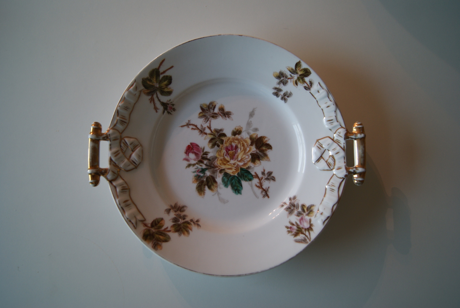 Waldenburg - Altwasser dish with bouquet yellow red flowers roses leaves and relief