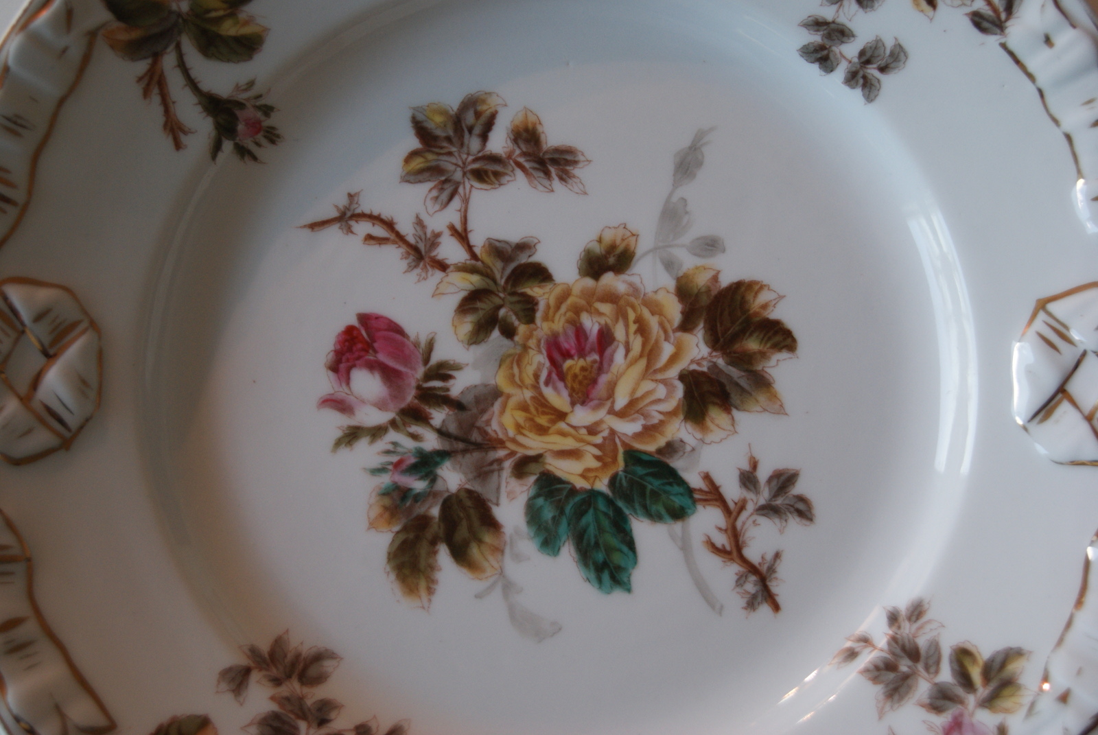 Waldenburg - Altwasser dish with bouquet yellow red flowers roses leaves and relief
