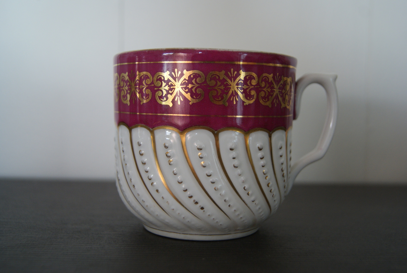 Waldenburg - Altwasser mustache cup with red band golden decor and relief