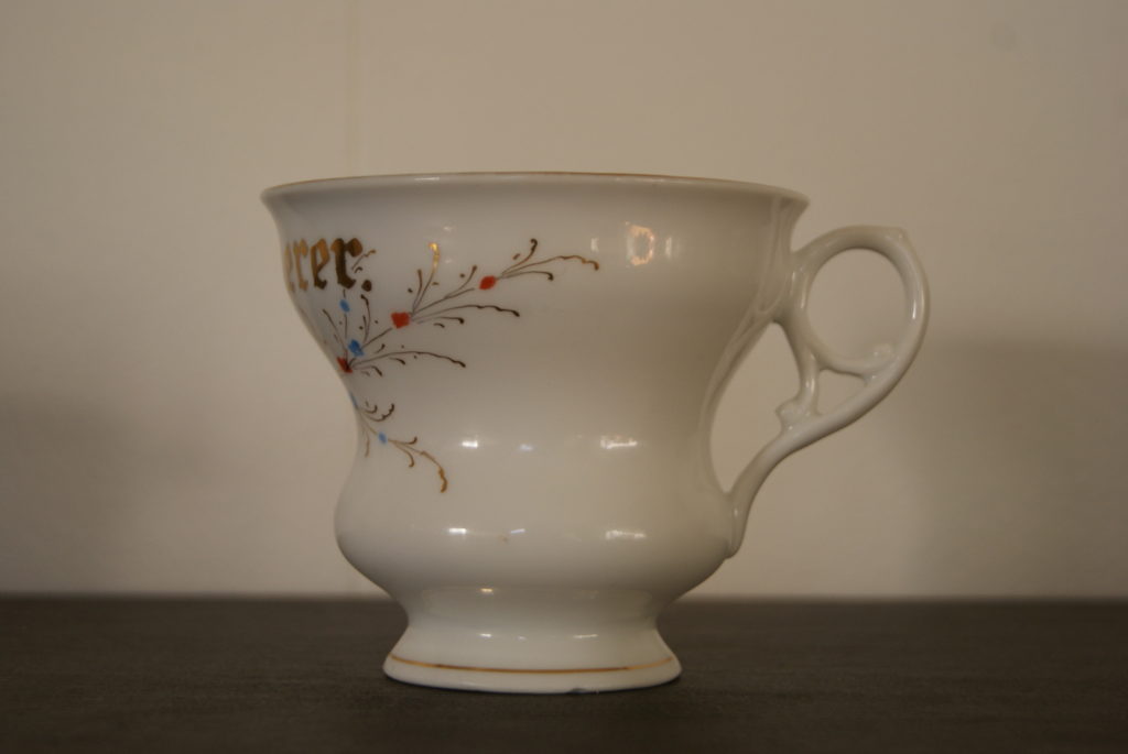 Porsgrund cup with golden decor small flowers and "Gratulerer" inscription
