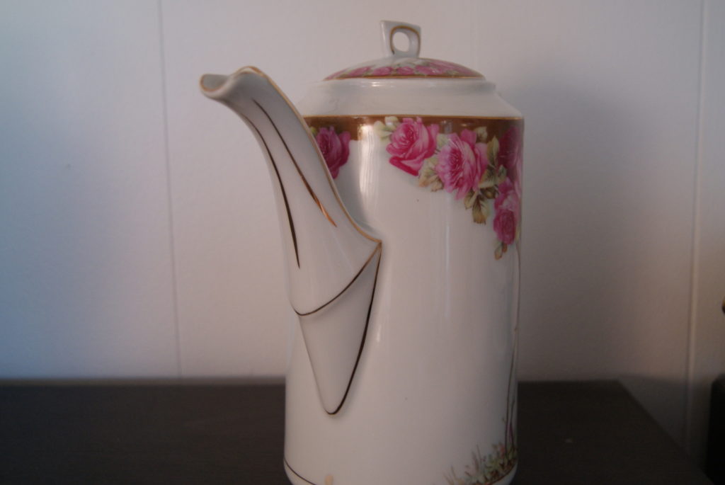 Waldenburg - Altwasser Coffee pot with beautiful Art Nouveau roses