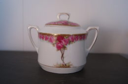 Waldenburg - Altwasser sugar bowl with beautiful Art Nouveau roses