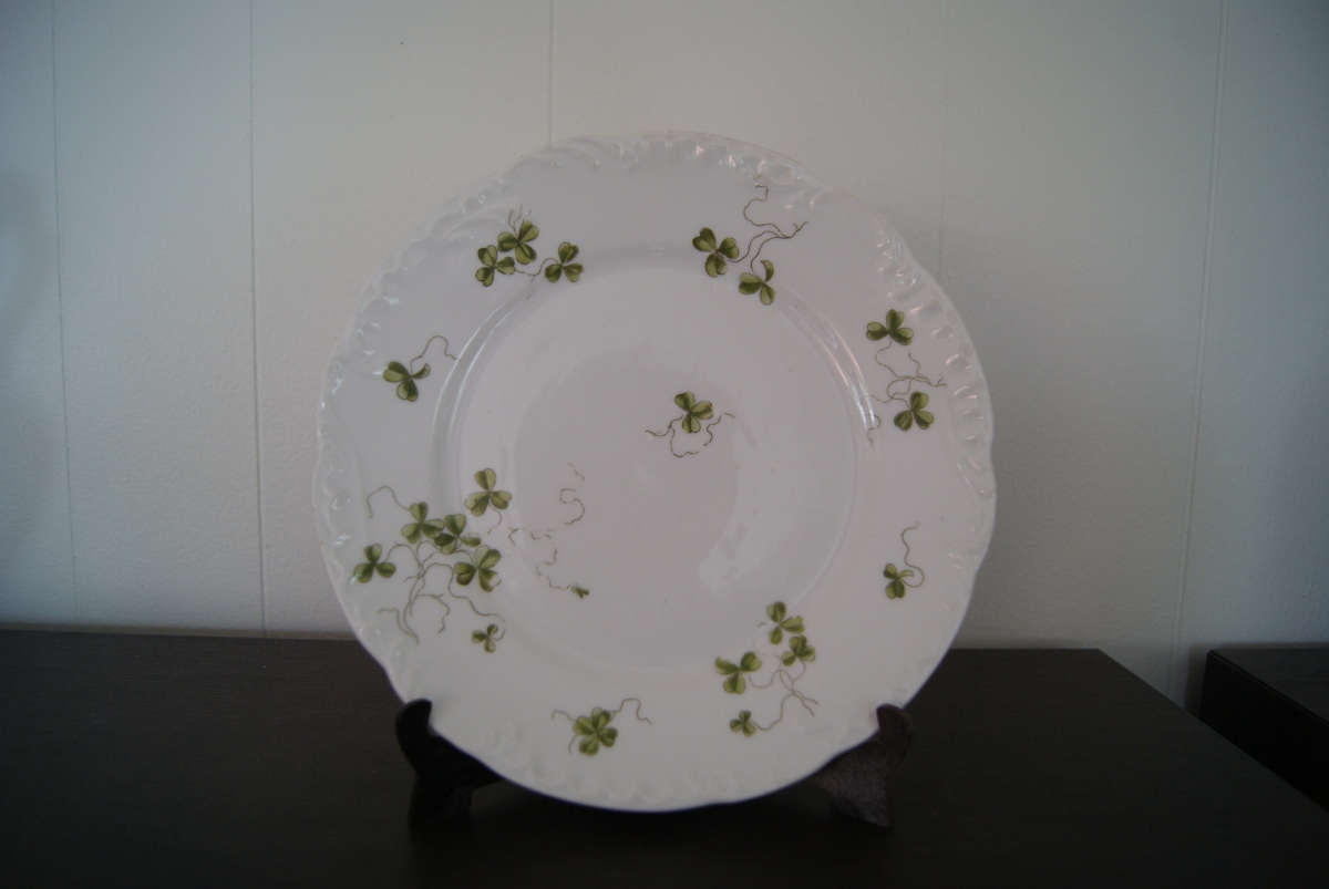 Porsgrund rococo model dish (plate) with green clover and relief