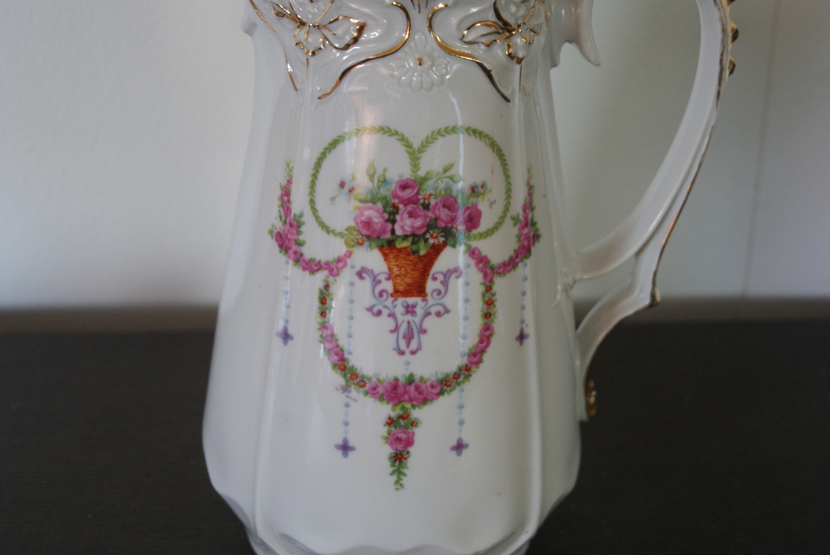Stanowitz near Striegau chocolate pot with flowers, garlands and relief