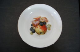 Waldenburg – Altwasser bowl with apples and blackberries 1927