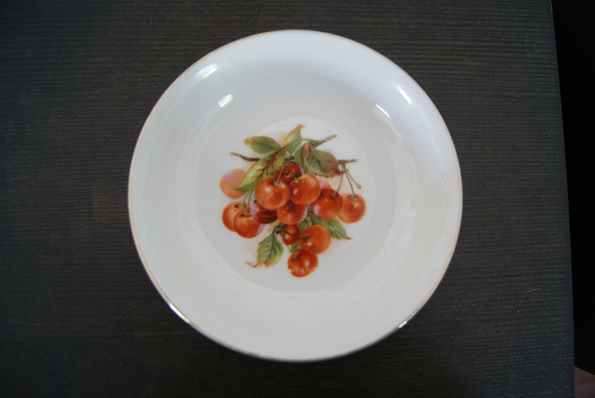 Waldenburg – Altwasser bowl with cherries 1928