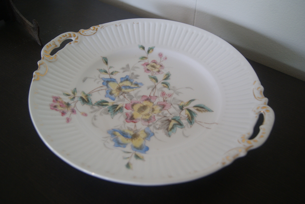 Waldenburg – Altwasser dish (plate) with flowers and gold decor