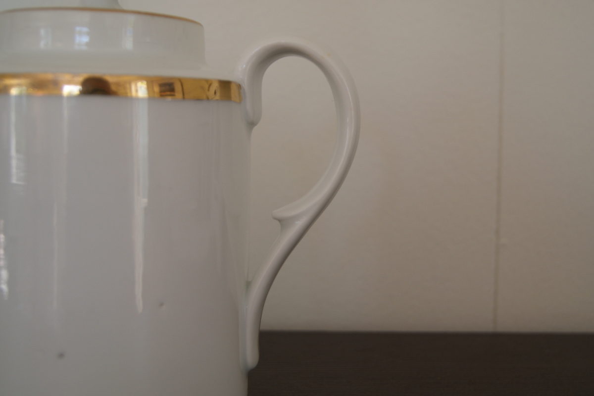 Waldenburg - Altwasser cylindrical coffee pot with golden decor
