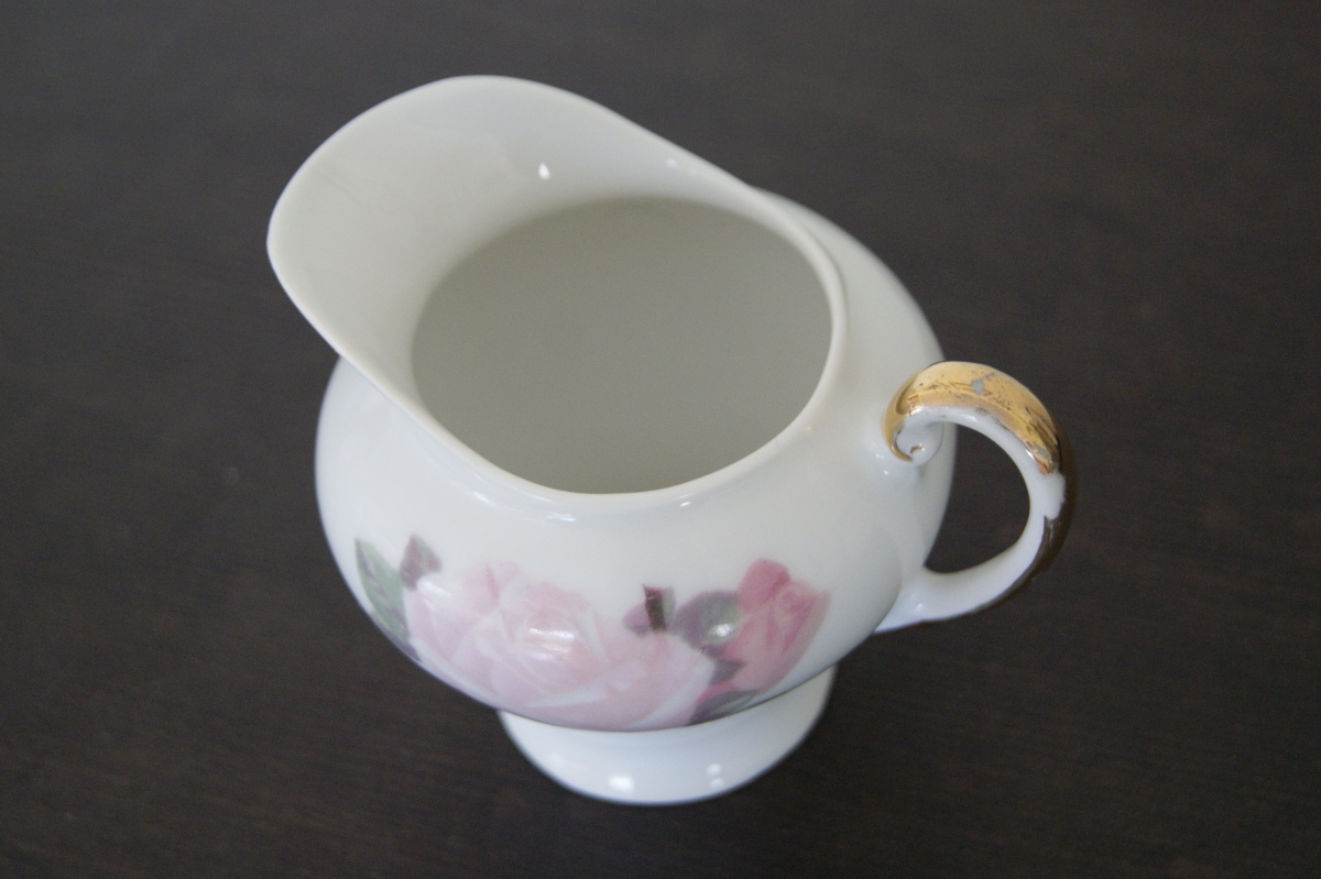 Waldenburg milk jug with roses and golden handle