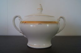 Waldenburg sugar bowl with gold decor