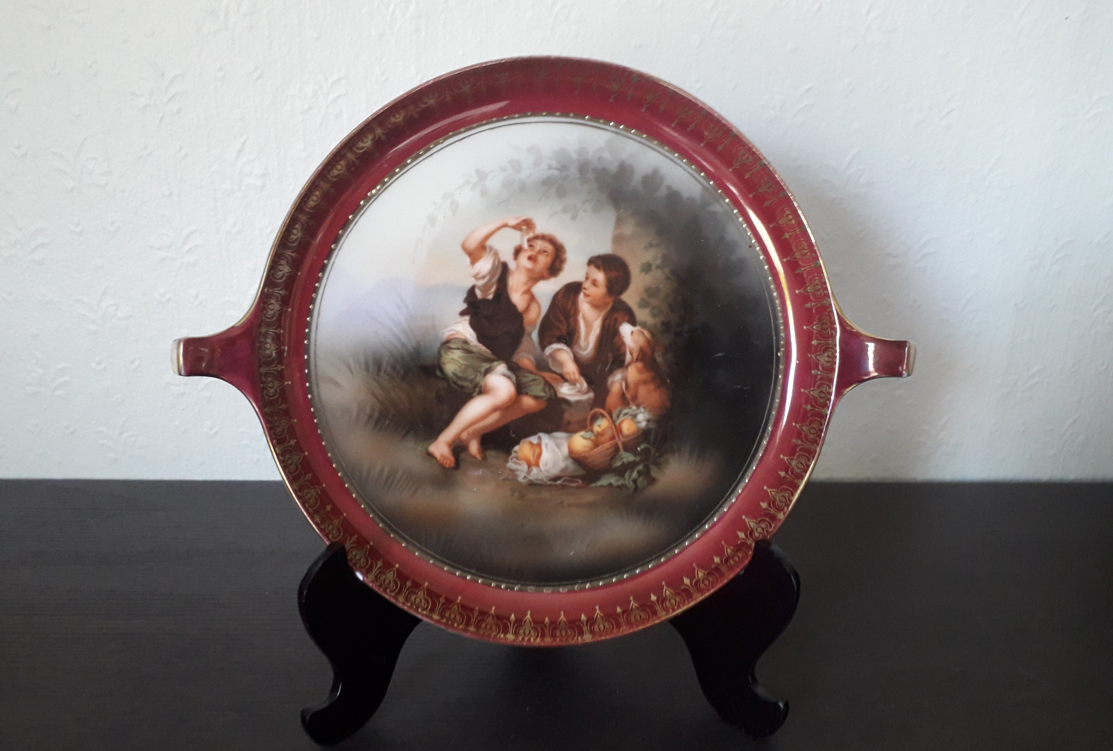 Tillowitz - dish with painting with two boys and red band