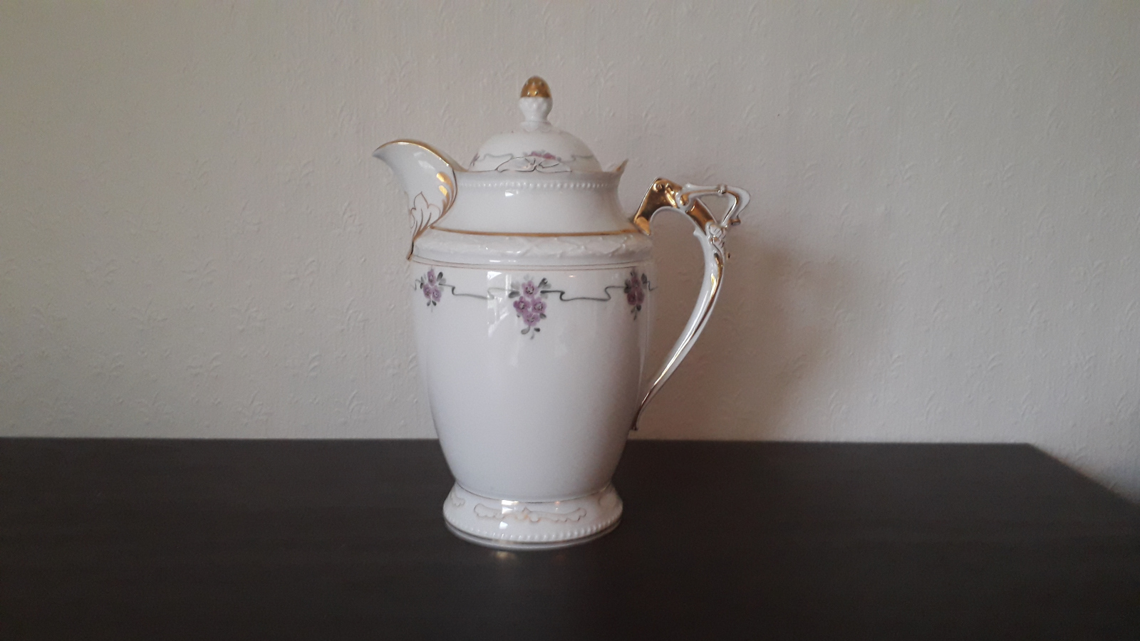 Niedersaltzbrunn Hermann Ohme chocolate pot with relief, pink flowers and gold decor