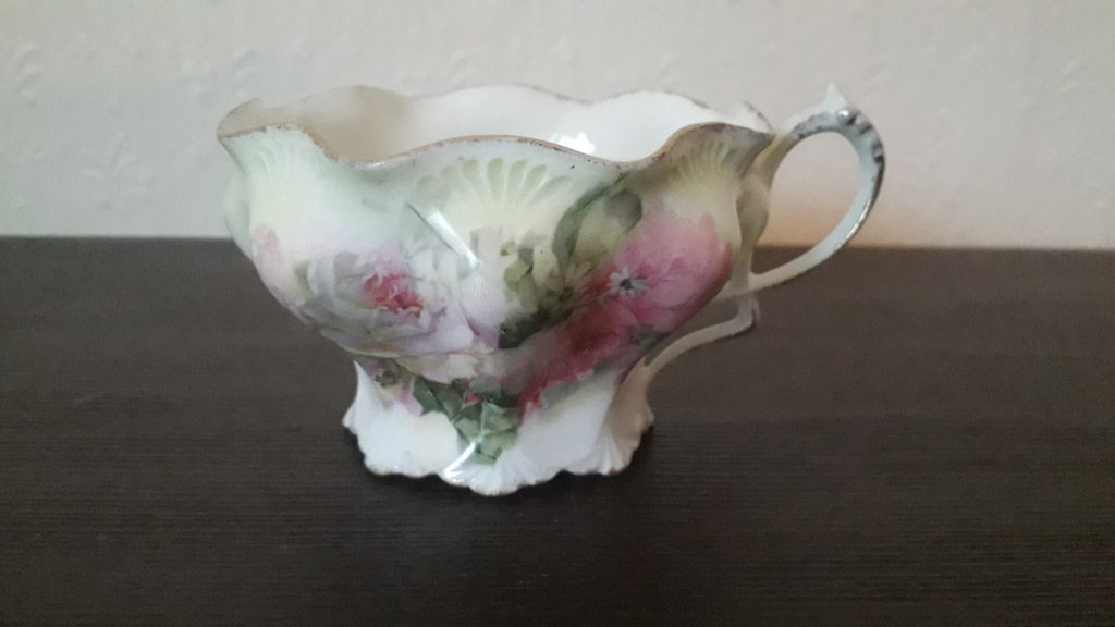 Tillowitz – mustache cup with roses and with relief