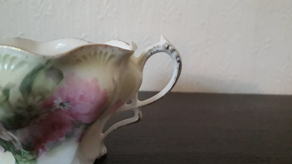 Tillowitz – mustache cup with roses and with relief