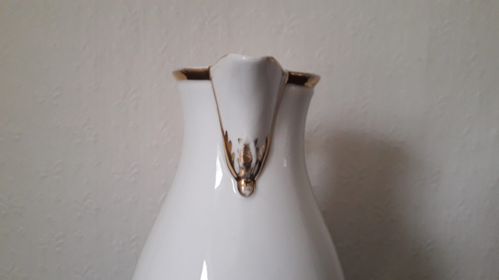Waldenburg – Altwasser white jug with golden decor
