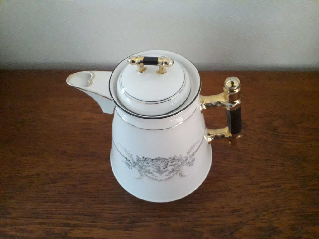 Waldenburg – Altwasser pot with handle like a stick, black and golden decor and black rim