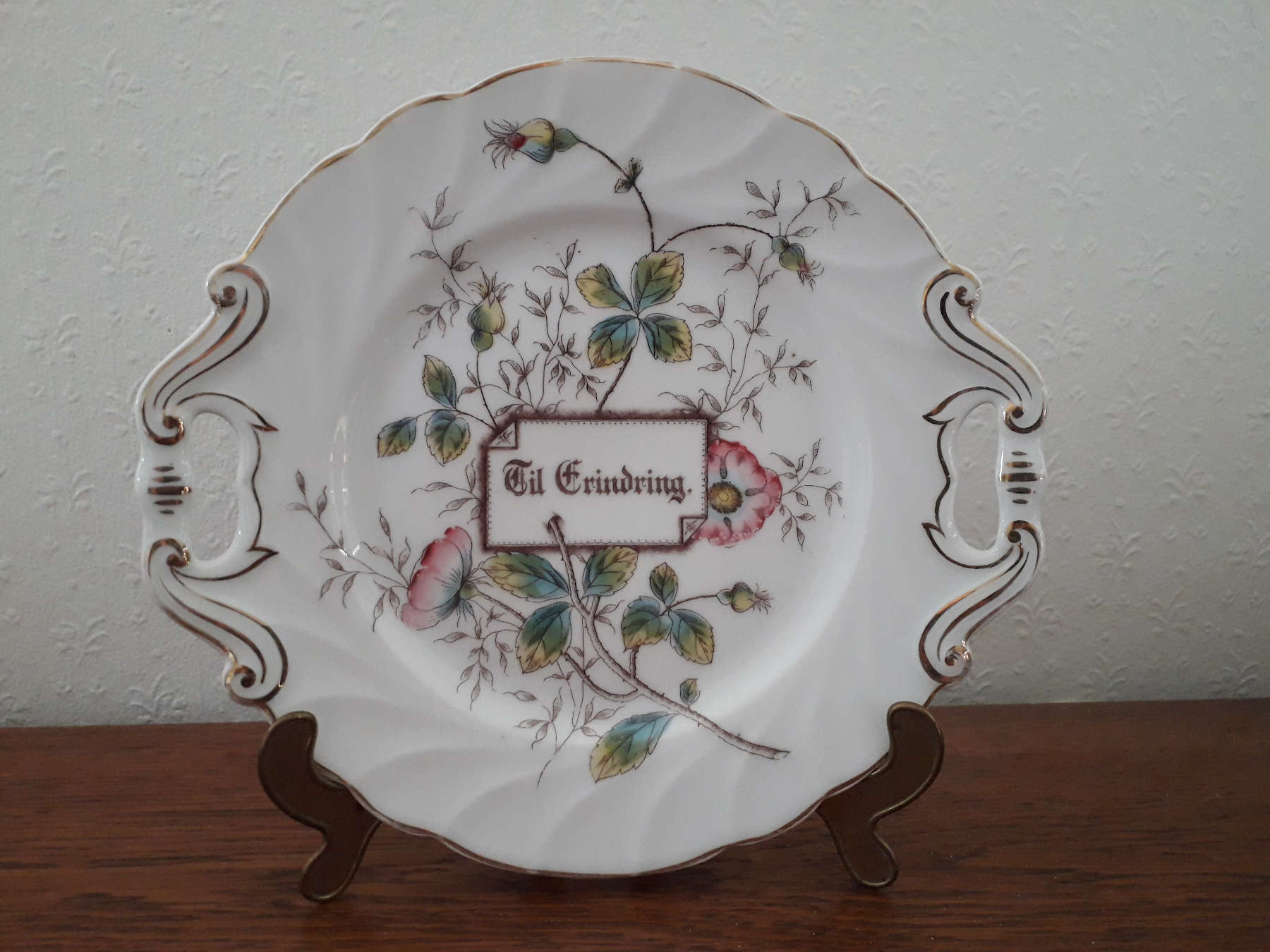 Porsgrund dish with flowers, leaves, relief and inscription 'Til Erindring'