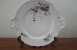 Porsgrund dish with flowers and leaves.