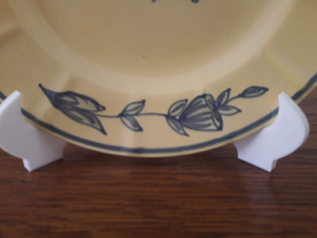 Egersund tallerken med håndmalt blå Rococco dekor, blå blomster og fugl, gull glasur