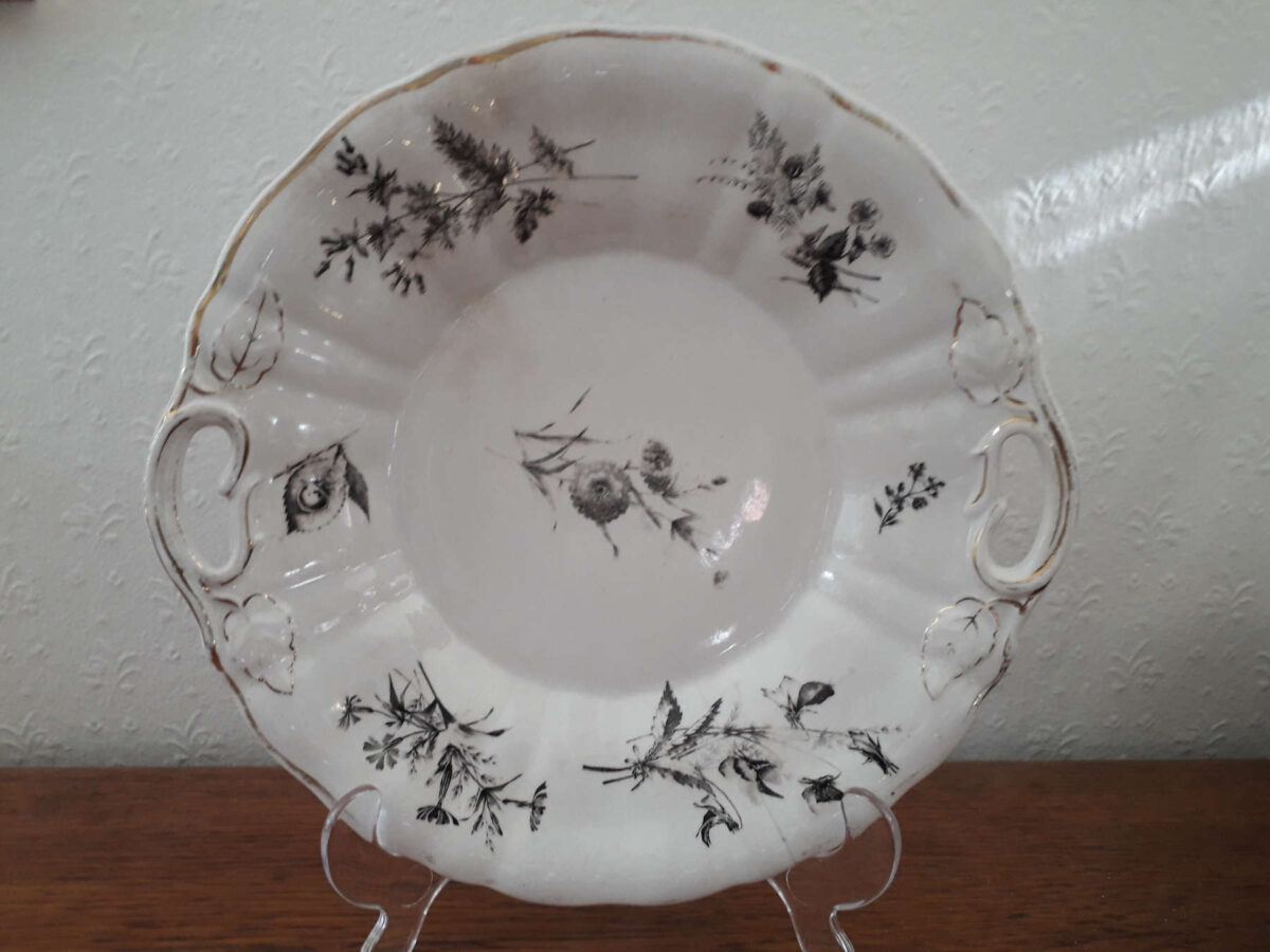 Egersunds Fayancefabrik dish with handles decorated and flowers and insects