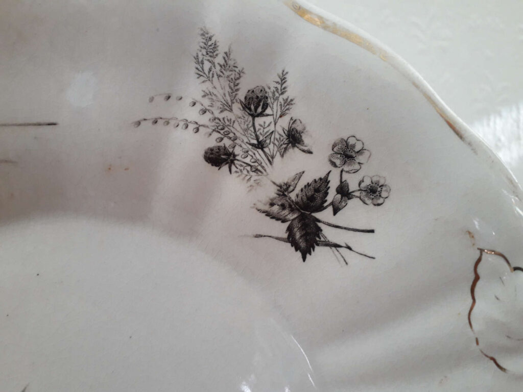 Egersunds Fayancefabrik dish with handles decorated and flowers and insects