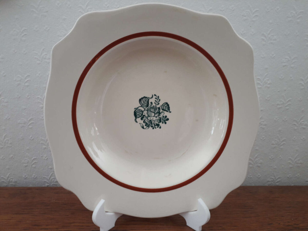 Egersunds Fayancefabrik plate with green flower (rose) and red line