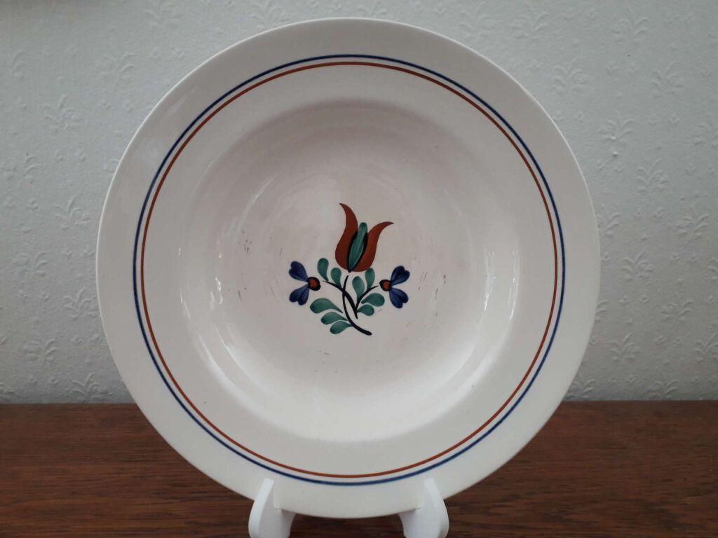 Egersunds Fayancefabrik plate with red flower and red and blue lines