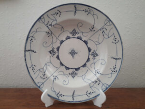Egersunds Fayancefabrik plate with straw pattern, blue lines