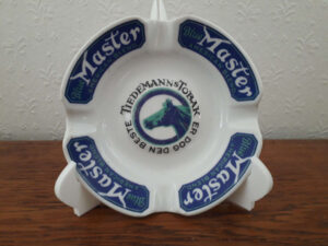 Porsgrunds Porselænsfabrik ashtray with Tiedemanns Tobak advertisement