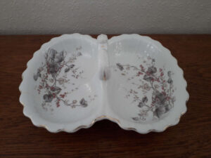 Porsgrunds Porselænsfabrik dish with flowers and leaves