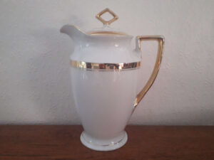 Stanowitz near Striegau sjokoladekanne med gull dekor