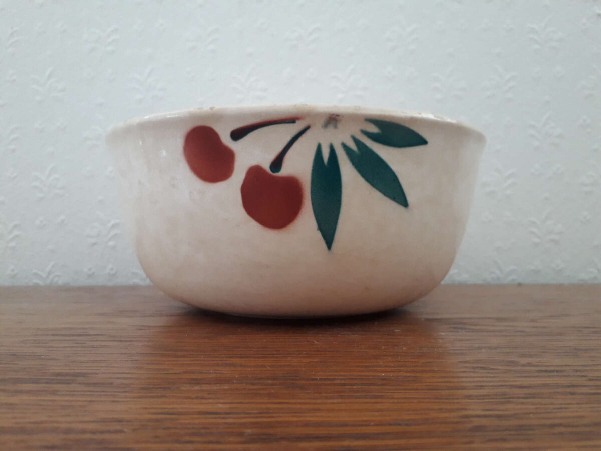 Stavangerflint bowl with cherry