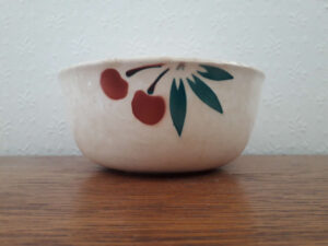 Stavangerflint bowl with cherry