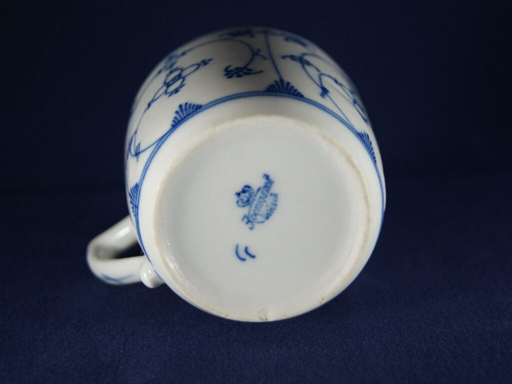 Jaworzyna Slaska (Konigszelt) cup with blue straw pattern