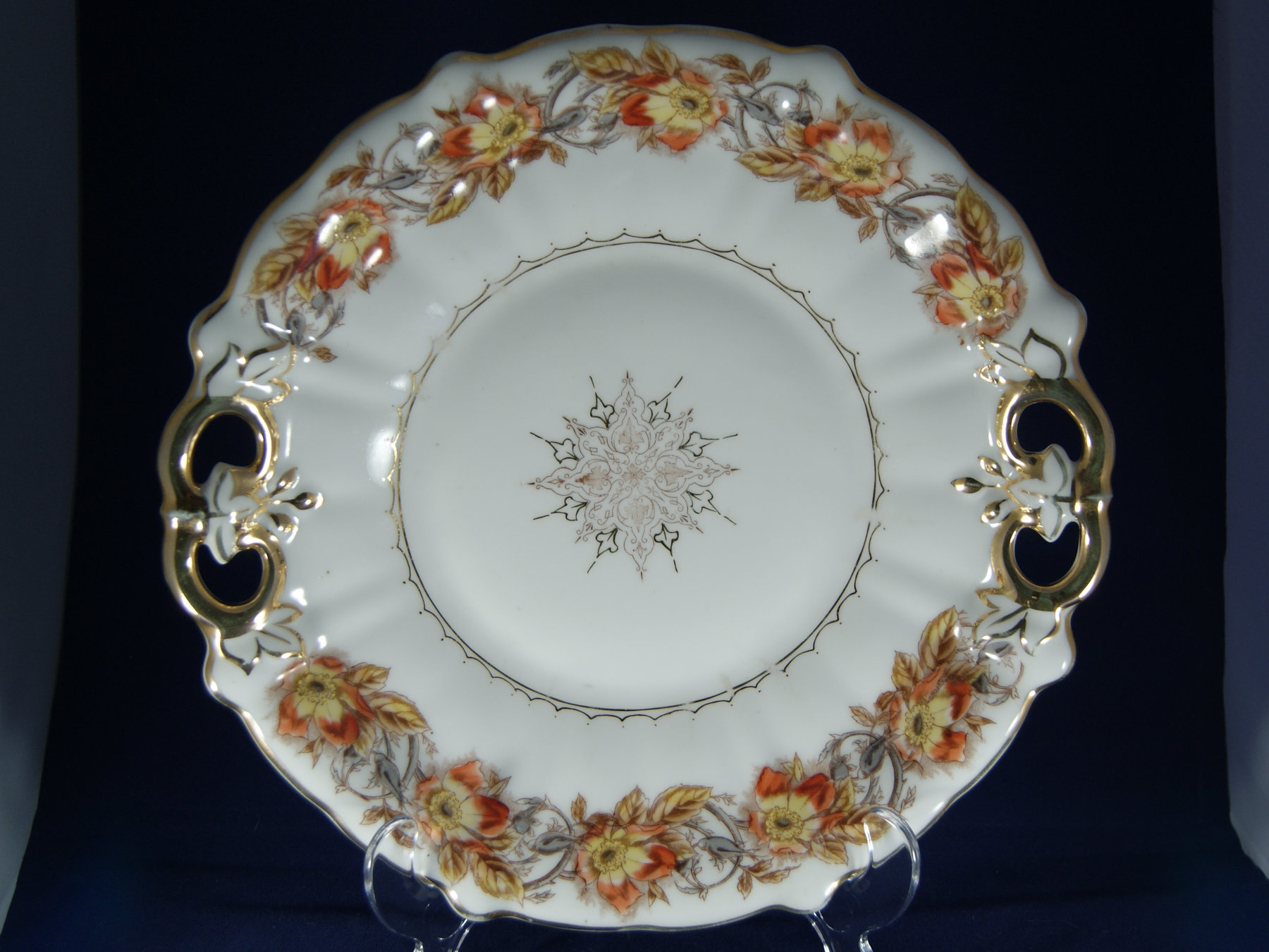 Waldenburg – Altwasser dish with fellow and red flowers leaves and golden decor