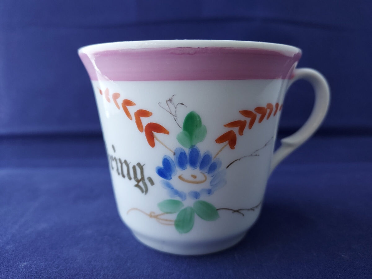 Waldenburg – Altwasser kopp med blå blomster, rosa bånd, til erindring